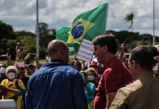 SEM LIMITES: Bolsonaro quebra isolamento e vai para manifestação em que defende o golpe militar