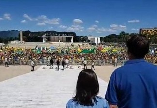 Bolsonaristas agridem profissionais da Globo, Estado e Folha de S.Paulo com chutes, empurrões e murros - VEJA VÍDEO