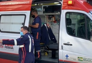 QUATRO METROS: Homem fica ferido após cair em fosso de elevador