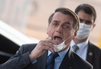 "Pelo que tenho conhecimento, ninguém faleceu por falta de UTI", diz Bolsonaro