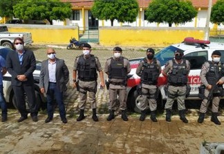 Polícia 'flagra' funcionamento de comércio e prende lojistas no Sertão