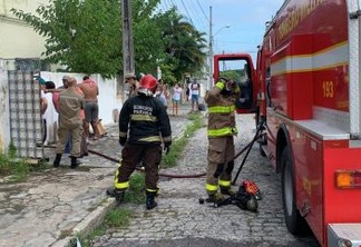 Incêndio atinge casa no bairro de Jaguaribe, em João Pessoa