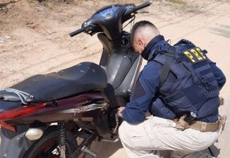 Moto roubada há dois anos em PE é recuperada pela PRF na Paraíba