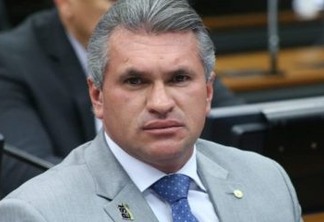 Julian Lemos endurece o tom e manda recado a bajuladores de Bolsonaro: “Ele sabe que você não é confiável”