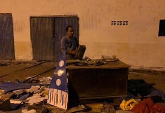 DENÚNCIA: prefeitura de Pombal desaloja grupo de cultura da cidade e joga acervo centenário nas ruas; VEJA VÍDEO