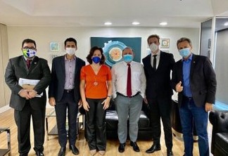 Ozônio pelo ânus: ministro da Saúde se reúne com defensores de tratamento experimental para Covid