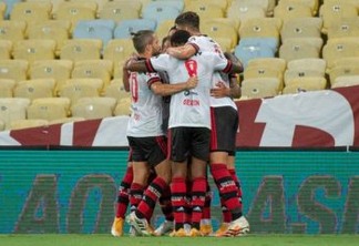 Flamengo bate Fluminense e chega à 4ª vitória seguida