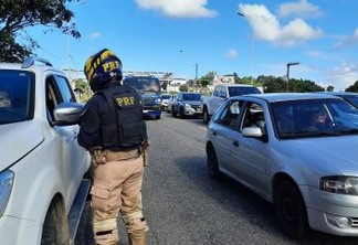 Polícia Rodoviária Federal na Paraíba intensifica fiscalização para coibir o trânsito de veículos pelo acostamento
