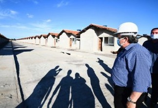 Novas moradias em Santa Rita: João Azevêdo realiza visitas em construção de 500 unidades habitacionais