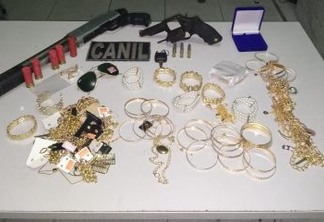 Assaltantes confundem quiosques e roubam bijuterias em vez de joias