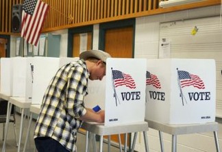 ELEIÇÕES: com poucos eleitores, dois locais já encerraram votação nos EUA