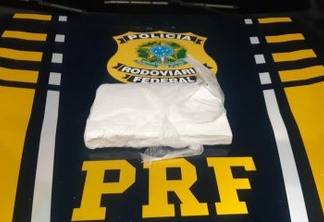 PRF na Paraíba prende passageiro de táxi transportando um quilo de cocaína avaliado em R$ 100 mil