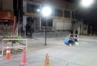 Bandidos trocam tiros com a PM e explodem banco em Conde, na PB; VEJA VÍDEO