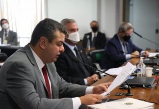 Senador Diego Tavares cobra informações sobre acordo internacional para vacina da Covid-19