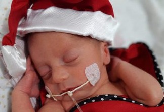 Bebês de UTI neonatal fazem ensaio fotográfico para o Natal