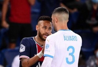 Após conquistar Supercopa, Neymar provoca zagueiro que o ofendeu em caso de racismo