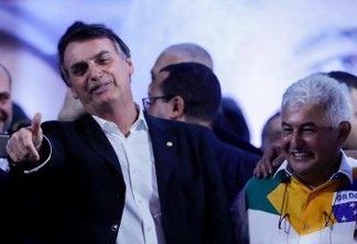 Bolsonaro diz que Marcos Pontes está “construindo” uma vacina, mas “não tem ideia” do local de produção - VEJA VÍDEO