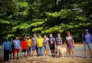 Vereadores e moradores participam de caminhada ecológica no Parque Ambiental Boi Só para registrar irregularidades e discutir melhorias