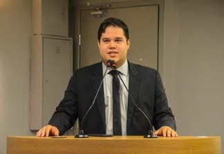 Deputado Anderson Monteiro propõe multa de até R$10 mil reais para quem furar a fila da vacinação na Paraíba