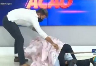 CENA INUSITADA: Samuka Duarte aparece junto com seu maquiador debaixo de lençol durante programa - VEJA VÍDEO