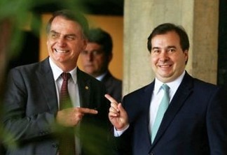 Bolsonaro quer 'transformar o parlamento em um anexo do Palácio do Planalto', diz Maia