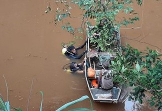 Mergulhadores encontram Corpos das vítimas que estavam em caminhão que caiu no Rio Piracicaba