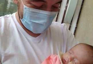 Bebê que nasceu em parto de emergência tem alta 13 dias após mãe morrer vítima da Covid-19