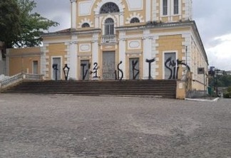 ALVO DE VÂNDALOS: Igreja no Centro Histórico de João Pessoa é pichada na madrugada deste domingo 