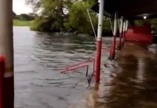 Após fortes chuvas em Coremas Rio Turbina transborda -VEJA VÍDEO