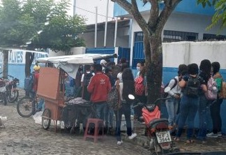 Pais denunciam aglomeração de estudantes em escola municipal de Araruna, na Paraíba