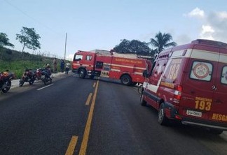 TRAGÉDIA: Mulher morre e criança fica ferida em acidente envolvendo dois caminhões na Paraíba - VEJA VÍDEO