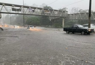 Fortes chuvas causam alagamentos em ruas de João Pessoa no início da manhã desta quinta (18) - VEJA LOCAIS
