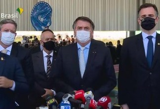 Após reunião entre Poderes, Bolsonaro anuncia comitê com governadores e volta a falar em tratamento precoce