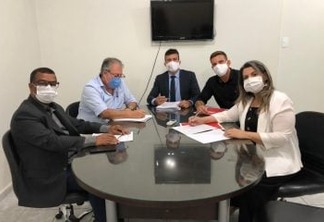 POLÊMICA DO TRATAMENTO PRECOCE: vereadores de JP se reúnem com secretário e solicitam medicamentos na rede municipal - VEJA VÍDEO