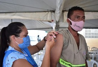 João Pessoa avança na vacinação do grupo de comorbidades e inclui coveiros na imunização