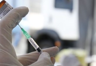 João Pessoa vacina com segunda dose de Coronavac quem tomou primeira até 3 de abril e conclui imunização de autistas e pessoas com Down