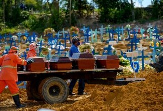 Brasil registra 2.311 mortes por covid; total supera 425 mil