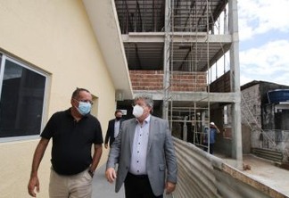João Azevêdo visita obras de construção do Lar de Acolhimento aos Enfermos no Hospital Padré Zé e destaca compromisso com políticas de inclusão social