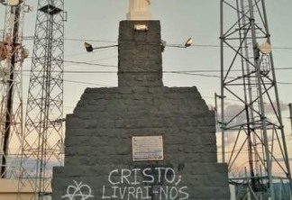 'Livrai-nos do Bolsonaro': monumento católico é pichado com frase contra presidente em Cajazeiras; internautas protestam