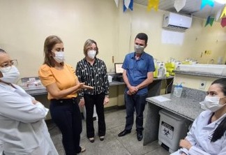 Secretária Ana Cláudia visita Hemocentro de Campina Grande e conclama população a doar mais sangue