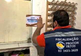 Dois restaurantes descumprem decreto sanitário e são interditados em Patos