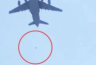 DESESPERADOR! Vídeo mostra pessoas caindo de avião dos EUA que deixava Cabul