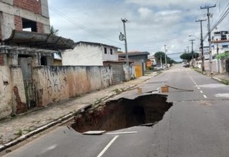 ATENÇÃO MOTORISTA: Cratera se abre em asfalto na Av. Expedicionários, na Capital; trânsito foi alterado