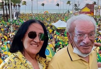 7 DE SETEMBRO: Antônio Barros e Cecéu participam de manifestação e “batem coração” por Bolsonaro