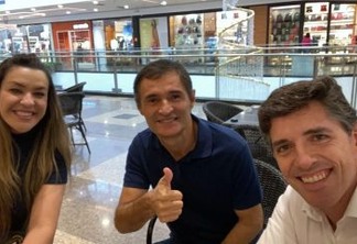 Com sorriso no rosto, Camila, Romero e Tovar fazem 'encontro da tarde' em Brasília