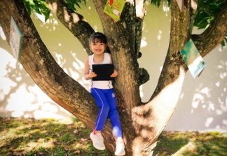 Menina de 6 anos ganha prêmio por ler 336 livros em oito meses