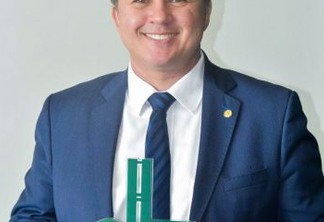 Em Brasília, Efraim Filho é homenageado no Ranking dos Políticos 2021