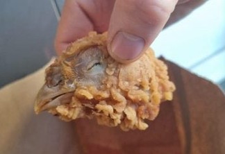 Cliente encontra cabeça de frango empanada em pedido de fast food