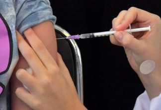 Pfizer se pronuncia sobre erro e pede acompanhamento a crianças vacinadas em Lucena