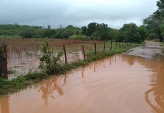 Moradores ficam ilhados após rio transbordar com chuvas, na zona rural de Cachoeira dos Índios